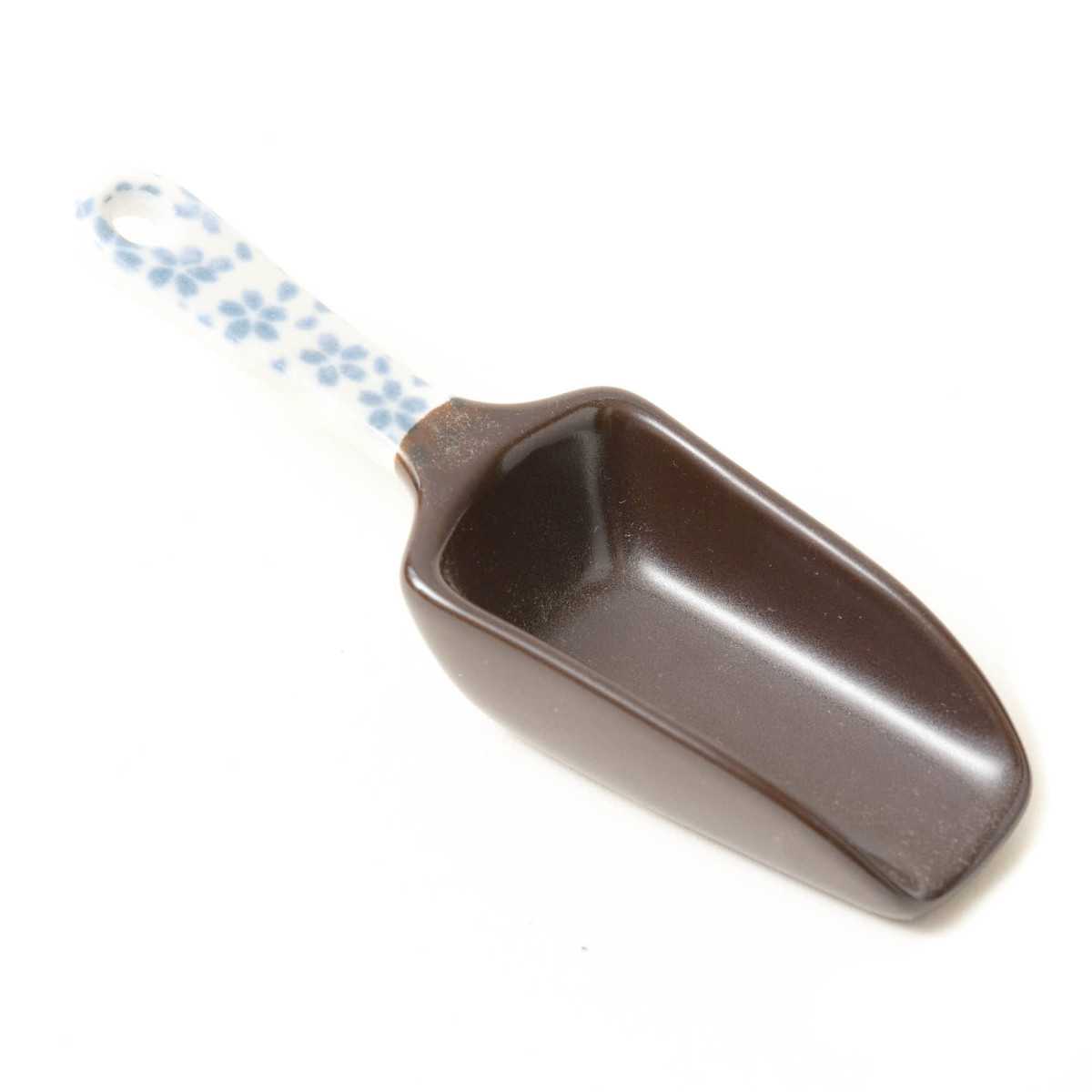 Keraaminen teelusikka kukkakuviolla | Teepannut ja tarvikkeet